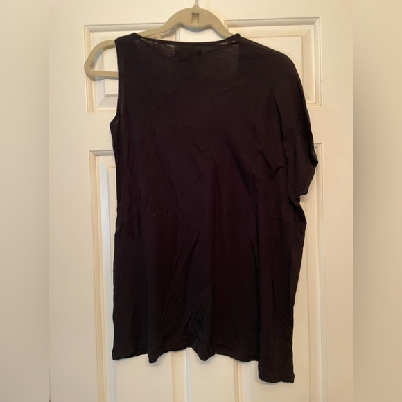 Asymmetric black tshirt NWT - Picture 3 of 3